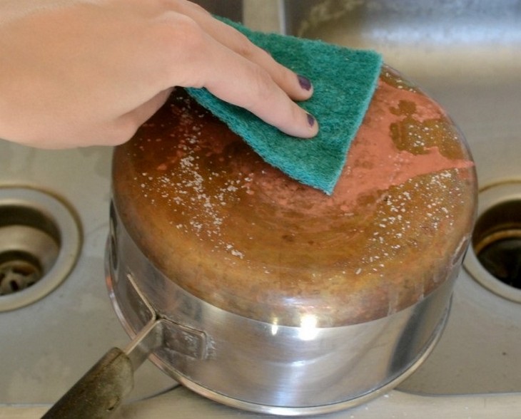 vinegar-salt-kitchen-cleaning-tips